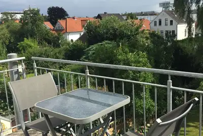 Image de Zentrale Altbauwohnung 3 Schlafzimmer mit Balkon