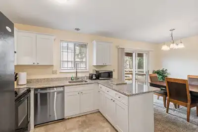 Image de *Newly* Renovated Modern Townhouse Harris-Hershey