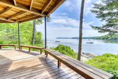 Image de Unique oceanfront home with a deck, tons of natural light, & amazing views