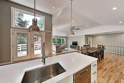 Image de Gorgeous Fully Renovated 4br/3ba!