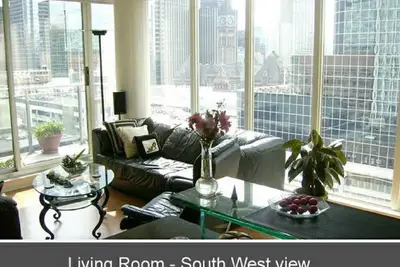 Image de In The Heart Of Downtown Toronto