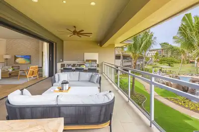 Image de Welcome to  Luana Villa 17c Oceanfront Resort, Pool & Mountain View Upstairs