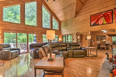 Image de Idyllic Mtn Retreat w/ Hot Tub Near Shenandoah Np!