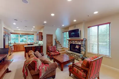 Comfortable, centrally-located condo close to skiing, hiking, & downtown