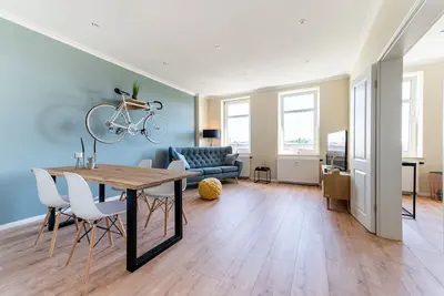 Image de Stylish old building apartment with 2 bedrooms - 200m to the Elbe - close to the center