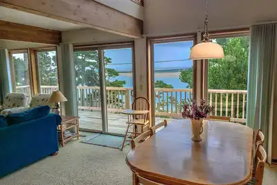 Image de Affordable home with gorgeous bay and ocean views!