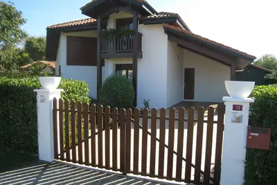 Image de Maison typique landaise moderne avec piscine chauffée et Jacuzzi