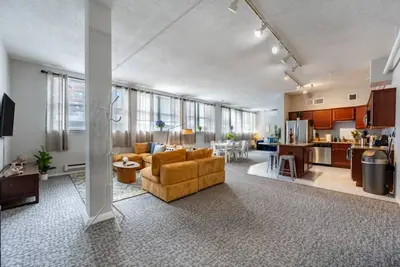 Image de Spacious Downtwn Penthouse|Vintage 3bd-Gym+Balcony