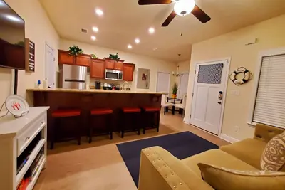 Image de Great Downtown Location for Couples & Families