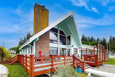 Image de Two story, dog-friendly oceanfront cottage w/deck, private gas grill, wood stove
