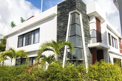 Image de Villa on sandy beach, with gym\/pool\/tennis\/basket\/spa, what more could you want?