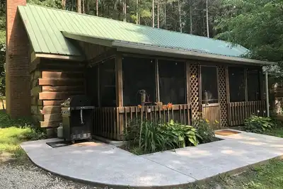 Image de \n Rustic Cabin Retreat on 120 Acres with Private Lake, Wildlife, and Fireplace.