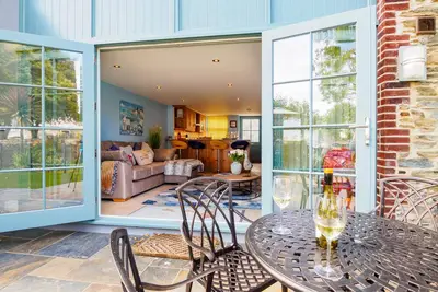 The Old Smoke House is an attractive and well designed two bedroomed property