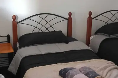 Image de Spacious comfortable 2 bed  granny flat