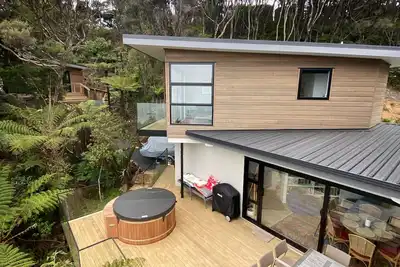 Image de Taiaruru beach house, Bay of Islands, direct beach access & cedar hot tub