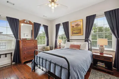 Savannah Canvas Cottage, Near Forsyth Park