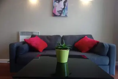 Image de Cozy 1-Bed Flat near Sheffield Food Festival – Sleeps 5, May Dates Available