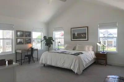 Image de New, stunning, open and bright Colorado 1 B/R Apartment with mountain views! !