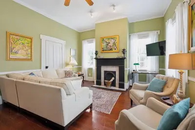 Gallery Home on Huntington, Near Forsyth Park