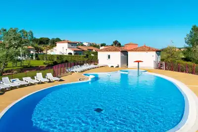 Image de Appartement dans une maison de vacances avec piscine, Wifi, bain Ă remous, Tv, terrasse, parking