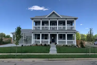 Image de New, Stunning Colorado home with mountain views!