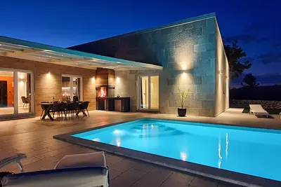 Image de Brand new top villa *****, with heated pool, only 2 km from the sea