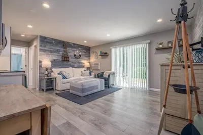 Image de Lakeside Serenity Villa with Private Patio