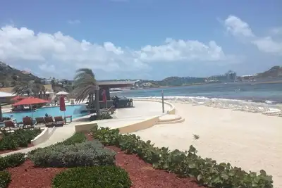 Image de superbe appartement 200 m3 face avec piscine debordante poolbar