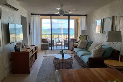 Image de Sapphire Dreaming, Best Location! King Bed and Queen sleeper + added touches.