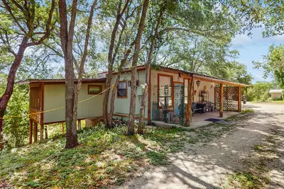 Image de Adorable dog-friendly cottage with screened porch, grill, pool, kitchenette