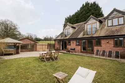 Image de Meadowfall At Shatterford Lakes, family friendly in Shatterford