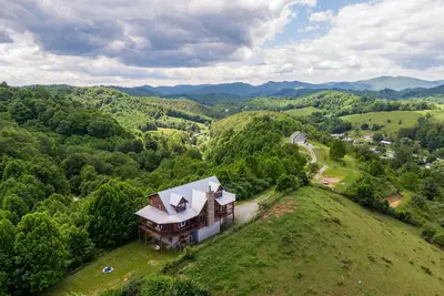 Image de Mountain Range Retreat- Minutes from Boone Farmland and mountain views, privacy
