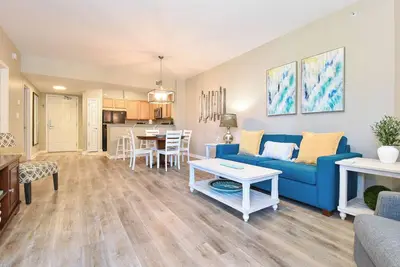 Image de Resort Condo w/ Lagoon-Style Pool Views in Central Destin! ☀🌴🏖