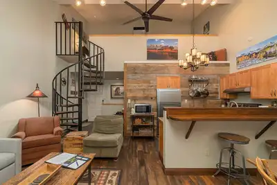 Lulu 6p - On the Cusp of Town - 2 Bed + Loft, 2 Bath, Sleeps 7