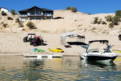 Image de The Lighthouse On Yuba Lake front private beach boat dock 5 acre 17 beds 6 baths