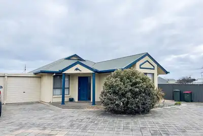 Image de Dolphin Court - Park your car and walk to all that Robe has to offer