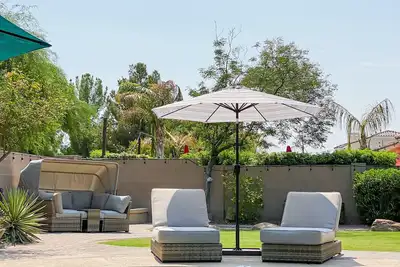 Image de Large Luxury Gilbert single story home w/3 en suites