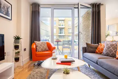 Image de Bright & Airy 2 bedroom Apt minutes away from River Thames in London by MySquare