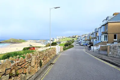 Image de Gull Rock is a Frontline House above Porthmeor Beach, with Amazing Sea Views