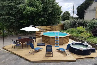 Image de Maison indépendante avec piscine et jacuzzi