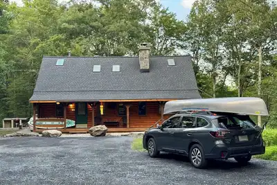 Image de Peaceful Cabin - 10 Acres - Wildlife - Hot Tub - Huge Fireplace - Protected Land