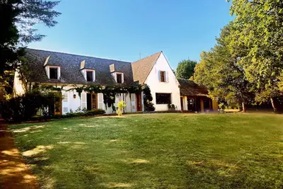 Image de Authentique et superbe propriété située à Beaune avec piscine, tennis, pétanque