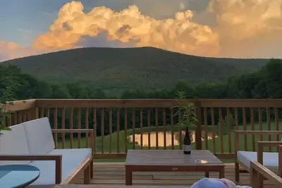 Image de Modern Cottage with Private Pond, Spa and Views