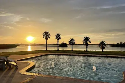 Image de Peninsula Point- Hackberry's Paradise- Secluded home on 12 Acres