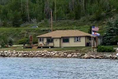 Image de Beautiful Lake Front Property!