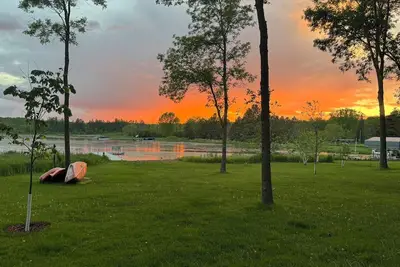 Image de Beautiful remodeled retreat on tranquil North bay of Bone Lake.