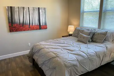 Image de Newly Built  townhome in desirable location. Close to town and walking path.