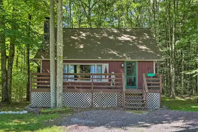 Image de Quaint Lake Cottage w/ Pool + Beach Access!