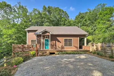 Image de 10 Mi to Grandfather Mountain: 'Wolfe Creek Cabin'