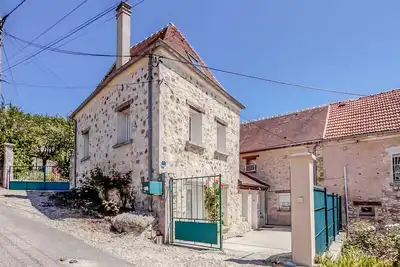 Image de Gîte Leomie 4* - Maison en pierre au pied des vignes - Monthurel